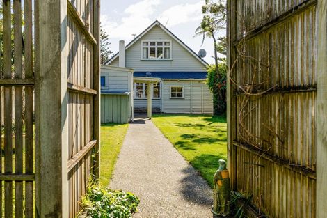 Photo of property in 73 Marine Parade, Eastbourne, Lower Hutt, 5013