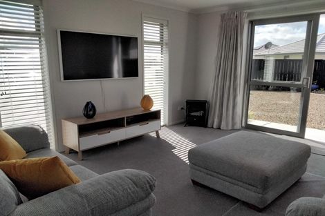 Photo of property in 22 Olney Court, One Tree Point, 0118