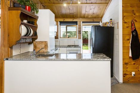 Photo of property in 71 Oregon Drive, Maoribank, Upper Hutt, 5018