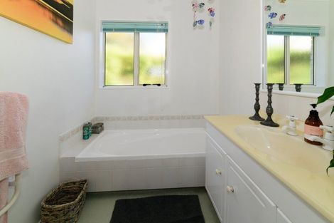 Photo of property in 54 Huia Street, Waikanae, 5036