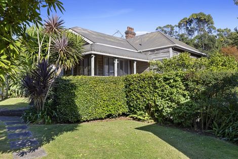 Photo of property in 44 Carrington Street, Lower Vogeltown, New Plymouth, 4310