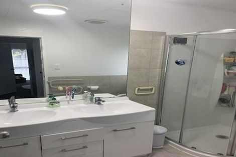 Photo of property in 15 Barbados Drive, Unsworth Heights, Auckland, 0632