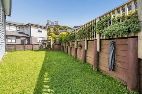 Photo of property in 12 Grumman Lane, Newlands, Wellington, 6037