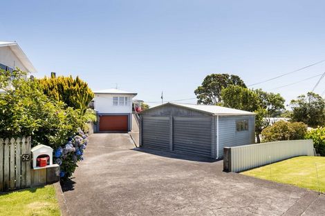 Photo of property in 52 Queens Road, Glen Avon, New Plymouth, 4312
