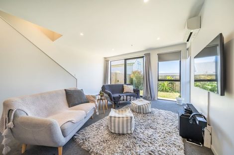 Photo of property in 1/62 Spenmoor Street, Newlands, Wellington, 6037