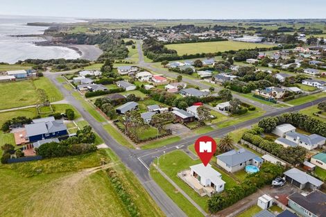 Photo of property in 11 Hector Place, Opunake, 4616