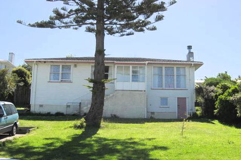 Photo of property in 6 Hiwi Crescent, Titahi Bay, Porirua, 5022