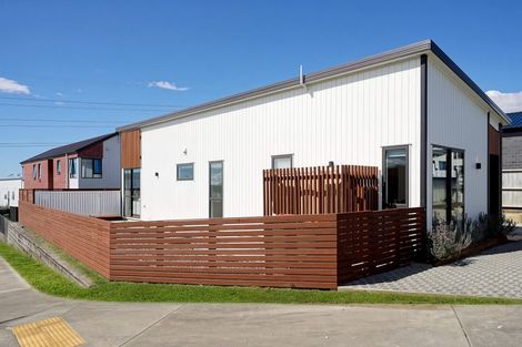 Photo of property in 7 Taiororua Avenue, Massey, Auckland, 0614