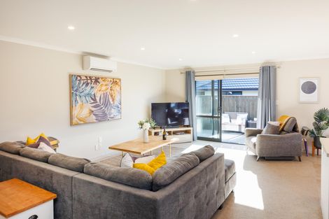 Photo of property in 34 Cyprus Place, Fitzherbert, Palmerston North, 4410