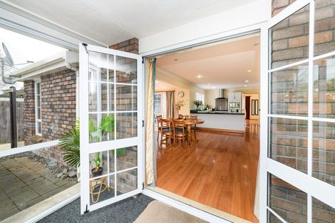 Photo of property in 2 Rosebank Avenue, Kelvin Grove, Palmerston North, 4414