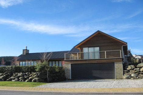 Photo of property in 2 Bob Lee Place, Wanaka, 9305
