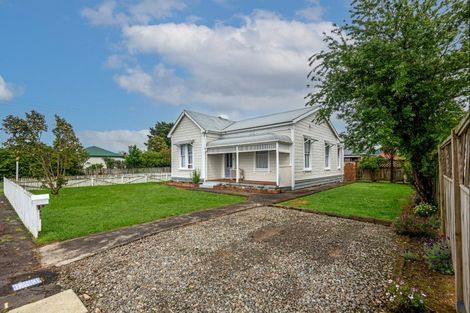 Photo of property in 35 Ross Street, Woodville, 4920
