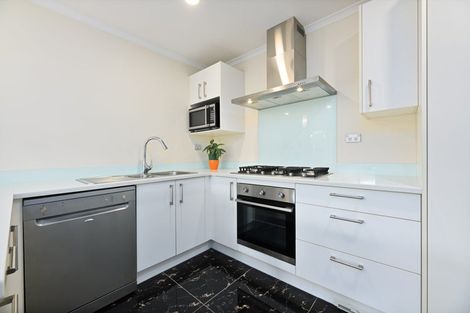 Photo of property in 106c Simpson Road, Henderson Valley, Auckland, 0614