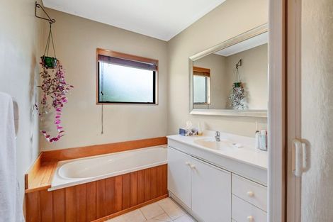 Photo of property in 59 Unsworth Drive, Unsworth Heights, Auckland, 0632