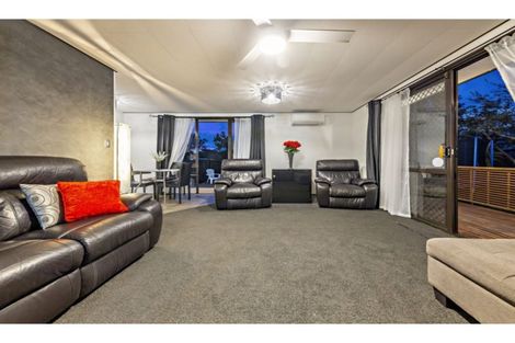 Photo of property in 18 Horlicks Place, Randwick Park, Auckland, 2105