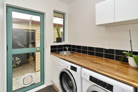 Photo of property in 127 High Street, Oxford, 7430