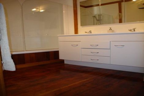 Photo of property in 82 Oriental Parade, Oriental Bay, Wellington, 6011