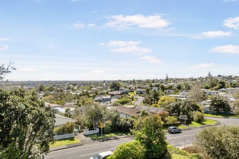 Photo of property in 84 Awaroa Road, Sunnyvale, Auckland, 0612