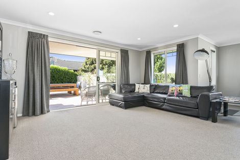 Photo of property in 2 Tulip Drive, Cambridge, 3434