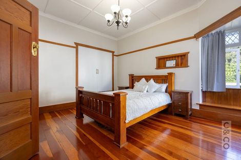 Photo of property in 10 Kaipara View Road, Helensville, 0875