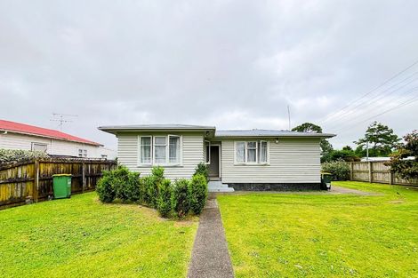Photo of property in 12a Waiari Road, Conifer Grove, Takanini, 2112