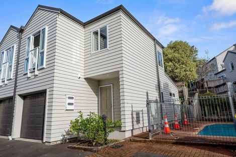 Photo of property in 13/30 John Jennings Drive, Oteha, Auckland, 0632