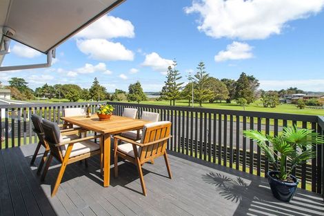 Photo of property in 3 Stella Drive, Clarks Beach, 2122