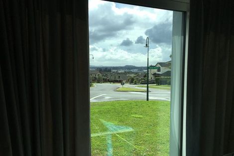 Photo of property in 25 Bejoy Rise, East Tamaki Heights, Auckland, 2016