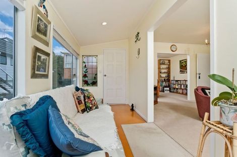 Photo of property in 2/82 Pupuke Road, Hillcrest, Auckland, 0627