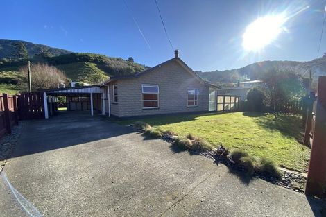 Photo of property in 11 Cornwall Street, Picton, 7220