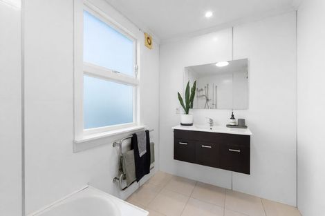 Photo of property in 47 Waltham Road, Sydenham, Christchurch, 8023