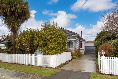Photo of property in 18 Sandwich Road, Beckenham, Christchurch, 8023