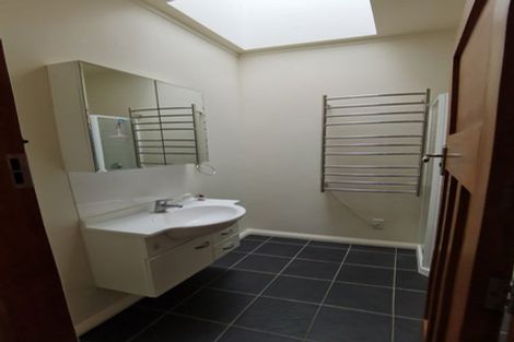 Photo of property in 104 Parkvale Road, Karori, Wellington, 6012