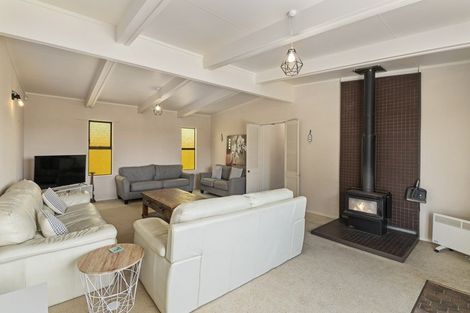 Photo of property in 28 Dewe Terrace, Foxton Beach, Foxton, 4815