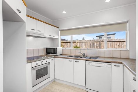 Photo of property in 2/10 Ross Crescent, Orewa, 0931