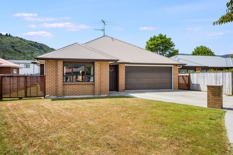 Photo of property in 13 Woodland Grove, Wainuiomata, Lower Hutt, 5014