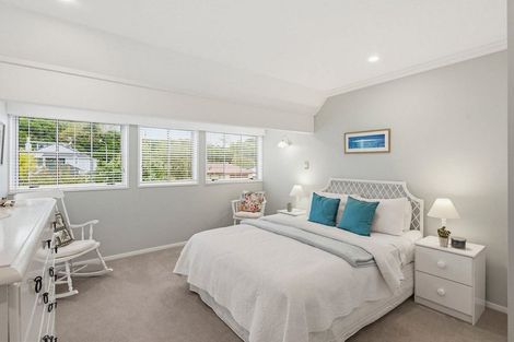 Photo of property in 5 Patterson Grove, Waikanae, 5036