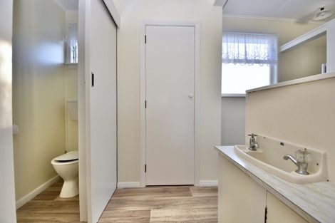 Photo of property in 22 Taylor Street, Carterton, 5713