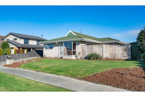 Photo of property in 19 Broadfell Avenue, Avonhead, Christchurch, 8042