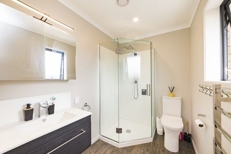 Photo of property in 3 Rangeview Drive, Kelvin Grove, Palmerston North, 4414