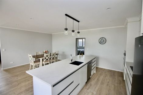 Photo of property in 1 Vanita Drive, Whitianga, 3510