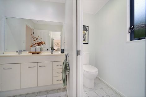 Photo of property in 8 Coupland Court, Glendene, Auckland, 0602