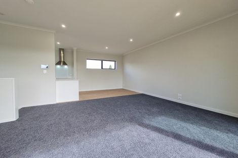Photo of property in 8/5 Peachgrove Road, Te Atatu Peninsula, Auckland, 0610