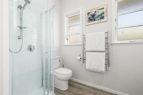 Photo of property in 2 Old Farm Road, Hamilton East, Hamilton, 3216