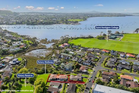 Photo of property in 2/10 Kentigern Close, Pakuranga, Auckland, 2010