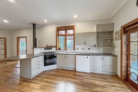 Photo of property in 10 Stanley Avenue, Palmerston North, 4414