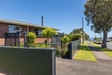 Photo of property in 38 Wairau Road, Oakura, 4314