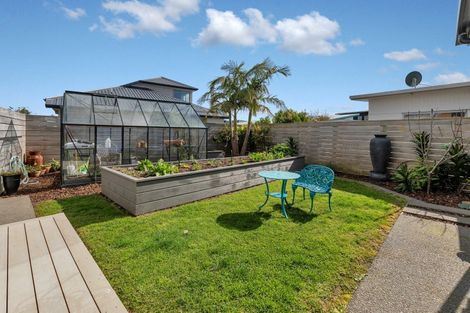 Photo of property in 13 Waitemata Drive, One Tree Point, 0118