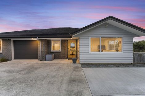 Photo of property in 10 Grenache Way, Kumeu, 0810