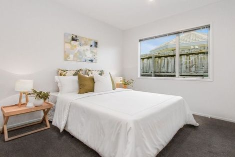 Photo of property in 37 Lothian Brae, Wattle Downs, Auckland, 2103